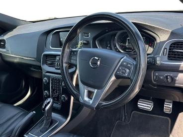 SPOTICAR Volvo V40 1.5 T3 R-design Edition Auto Euro 6 (s/s) 5dr Used Car - Saloon Petrol Black - Derby - 1200631903_5