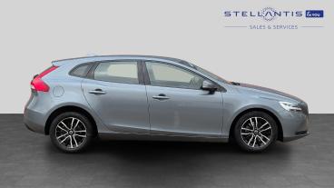 SPOTICAR Volvo V40 2.0 T2 Momentum Euro 6 (s/s) 5dr Used Car - Saloon Petrol Grey - Liverpool - 1200638370_2