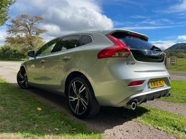 SPOTICAR Volvo V40 2.0 D4 R-design Pro Auto Euro 6 (s/s) 5dr Used Car - Saloon Diesel Silver - Abergavenny - 1200641744_5