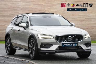 SPOTICAR Volvo V60 2.0 B5 Mhev Auto Awd Euro 6 (s/s) 5dr Used Car - Estate Hybrid Gold - Nuneaton - 1200557118_1