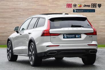 SPOTICAR Volvo V60 2.0 B5 Mhev Auto Awd Euro 6 (s/s) 5dr Used Car - Estate Hybrid Gold - Nuneaton - 1200557118_3