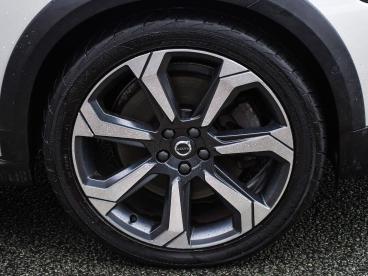 SPOTICAR Volvo V60 2.0 B5 Mhev Auto Awd Euro 6 (s/s) 5dr Used Car - Estate Hybrid Gold - Nuneaton - 1200557118_5