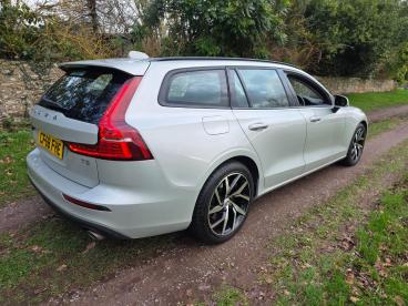 SPOTICAR Volvo V60 2.0 T5 Momentum Auto Euro 6 (s/s) 5dr Used Car - Estate Petrol Gold - Abergavenny - 1200566614_3