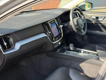 SPOTICAR Volvo V60 2.0 B3 Mhev Momentum Auto Euro 6 (s/s) 5dr Used Car - Estate Hybrid Grey - Billinghay - 1200569000_4