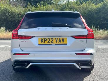 SPOTICAR Volvo V60 2.0 B5 Mhev R-design Auto Euro 6 (s/s) 5dr Used Car - Estate Hybrid Silver - Kidlington - 1200621976_4