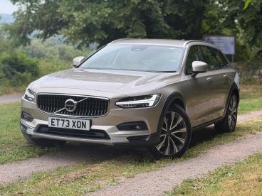 SPOTICAR Volvo V90 2.0 B4 Mhev Plus Auto Awd Euro 6 (s/s) 5dr Used Car - Estate Hybrid Gold - Abergavenny - 1200615905_3