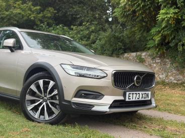 SPOTICAR Volvo V90 2.0 B4 Mhev Plus Auto Awd Euro 6 (s/s) 5dr Used Car - Estate Hybrid Gold - Abergavenny - 1200615905_5