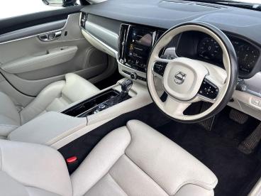 SPOTICAR Volvo V90 2.0 T4 Momentum Plus Auto Euro 6 (s/s) 5dr Used Car - Estate Petrol Black - Sheffield - 1200633748_5