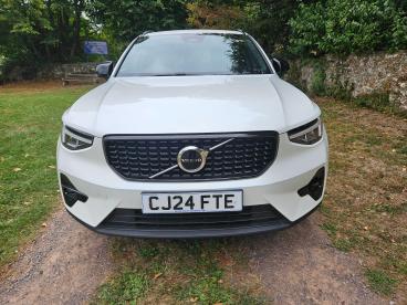 SPOTICAR Volvo Xc40 Xc 40 2.0 B3 Mhev Plus Dct Auto Euro 6 (s/s) 5dr Used Car - Suv Hybrid White - Abergavenny - 1200536293_1