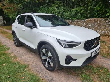SPOTICAR Volvo Xc40 Xc 40 2.0 B3 Mhev Plus Dct Auto Euro 6 (s/s) 5dr Used Car - Suv Hybrid White - Abergavenny - 1200536293_2