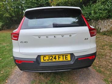 SPOTICAR Volvo Xc40 Xc 40 2.0 B3 Mhev Plus Dct Auto Euro 6 (s/s) 5dr Used Car - Suv Hybrid White - Abergavenny - 1200536293_5
