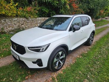 SPOTICAR Volvo Xc40 Xc 40 2.0 B4 Mhev Ultimate Dct Auto Euro 6 (s/s) 5dr Used Car - Suv Hybrid White - Abergavenny - 1200550212_2