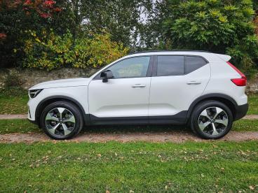 SPOTICAR Volvo Xc40 Xc 40 2.0 B4 Mhev Ultimate Dct Auto Euro 6 (s/s) 5dr Used Car - Suv Hybrid White - Abergavenny - 1200550212_3