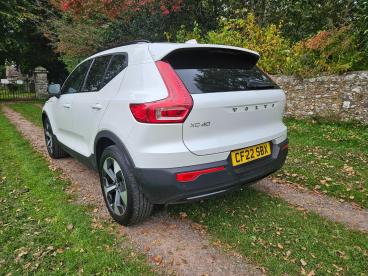 SPOTICAR Volvo Xc40 Xc 40 2.0 B4 Mhev Ultimate Dct Auto Euro 6 (s/s) 5dr Used Car - Suv Hybrid White - Abergavenny - 1200550212_4