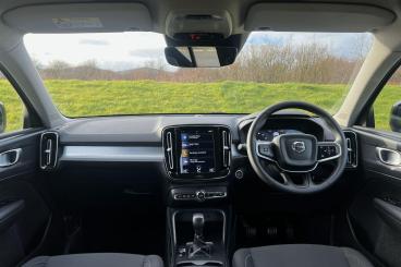 SPOTICAR Volvo Xc40 Xc 40 1.5 T3 Momentum Euro 6 (s/s) 5dr Used Car - Suv Petrol Black - Bridgend - 1200569799_4