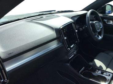 SPOTICAR Volvo Xc40 Xc 40 2.0 B3 Mhev Plus Dark Dct Auto Euro 6 (s/s) 5dr Used Car - Suv Hybrid Silver - Bangor - 1200590378_5