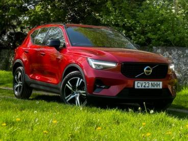 SPOTICAR Volvo Xc40 Xc 40 2.0 B3 Mhev Plus Dark Dct Auto Euro 6 (s/s) 5dr Used Car - Suv Hybrid Red - Abergavenny - 1200592639_1