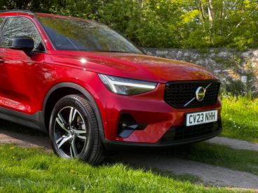 SPOTICAR Volvo Xc40 Xc 40 2.0 B3 Mhev Plus Dark Dct Auto Euro 6 (s/s) 5dr Used Car - Suv Hybrid Red - Abergavenny - 1200592639_5