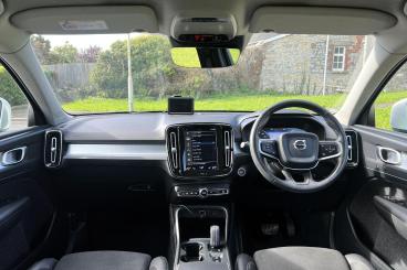 SPOTICAR Volvo Xc40 Xc 40 2.0 D3 Momentum Pro Auto Awd Euro 6 (s/s) 5dr Used Car - Suv Diesel White - Bridgend - 1200593192_4