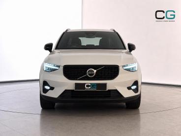 SPOTICAR Volvo Xc40 Xc 40 2.0 B3 Mhev Plus Dark Dct Auto Euro 6 (s/s) 5dr Used Car - Suv Hybrid White - Croxdale - 1200640769_2