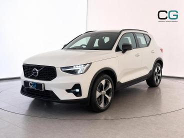 SPOTICAR Volvo Xc40 Xc 40 2.0 B3 Mhev Plus Dark Dct Auto Euro 6 (s/s) 5dr Used Car - Suv Hybrid White - Croxdale - 1200640769_3