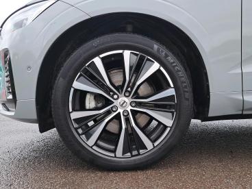 SPOTICAR Volvo Xc60 2.0 B4 Mhev Plus Auto Awd Euro 6 (s/s) 5dr Used Car - Suv Hybrid Grey - Telford - 1200557910_5