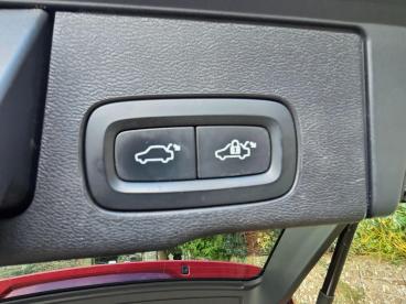 SPOTICAR Volvo Xc60 2.0 B5 Mhev R-design Pro Auto Awd Euro 6 (s/s) 5dr Used Car - Suv Hybrid Red - Abergavenny - 1200566616_5