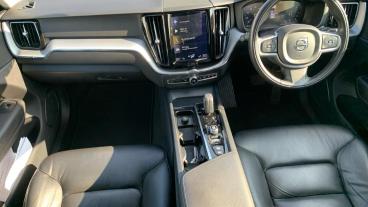 SPOTICAR Volvo Xc60 2.0 B4 Mhev Momentum Pro Auto Awd Euro 6 (s/s) 5dr Used Car - Suv Hybrid Silver - Maidstone - 1200577507_4