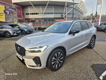 SPOTICAR Volvo Xc60 2.0 B4 Mhev Plus Auto Awd Euro 6 (s/s) 5dr Used Car - Suv Hybrid Silver - Southampton - 1200584114_3
