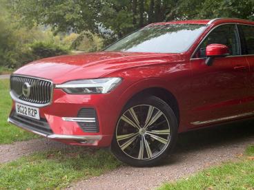 SPOTICAR Volvo Xc60  Used Car - Suv Hybrid Red - Abergavenny - 1200628530_4