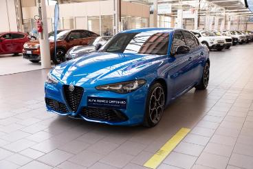 ALFA ROMEO CERTIFIED Alfa Romeo Giulia 2.2 Turbo Diesel 210 Cv Awd Competizione Usata - Berlina Diesel Azzurro - Milano - 2192659_1
