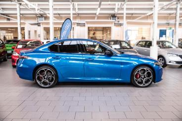 ALFA ROMEO CERTIFIED Alfa Romeo Giulia 2.2 Turbo Diesel 210 Cv Awd Competizione Usata - Berlina Diesel Azzurro - Milano - 2192659_3