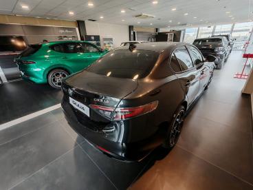 ALFA ROMEO CERTIFIED Alfa Romeo Giulia 2.2 Turbodiesel 210 Cv At8 Awd Q4 Veloce Km Zero Usata - Berlina Diesel Nero - Arezzo - 2325486_4