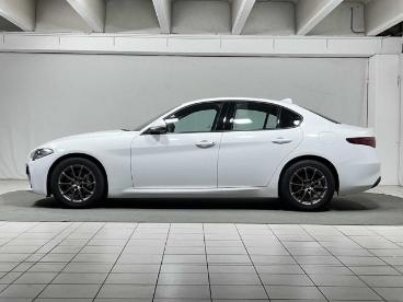 ALFA ROMEO CERTIFIED Alfa Romeo Giulia 2.0 Turbo 200 Cv At8 Business Usata - Berlina Benzina Bianco - Montagna In Valtellina - 2381464_2