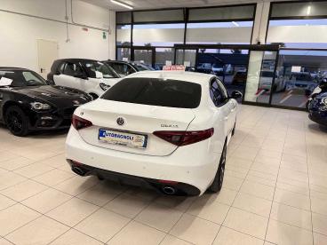 SPOTICAR Alfa Romeo Giulia 2.2 Turbodiesel 210 Cv At8 Awd Q4 Veloce Usata - Berlina Diesel Bianco - Bagnaria Arsa - 1202395598_3