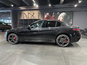 ALFA ROMEO CERTIFIED Alfa Romeo Giulia 2.0 Turbo 280 Cv At8 Awd Q4 Veloce Usata - Berlina Benzina Nero - Montagna In Valtellina - 2453796_2