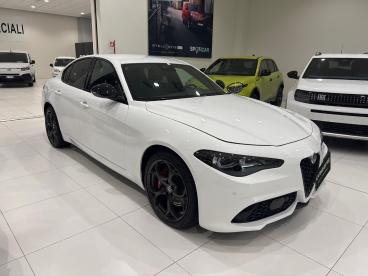 ALFA ROMEO CERTIFIED Alfa Romeo Giulia 2.2 Td 210cv Tributo Italiano At8 Q4 Usata - Berlina Diesel Grigio - Napoli - 2488967_3