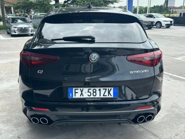 ALFA ROMEO CERTIFIED Alfa Romeo Stelvio 2017 2.9 Bi-t V6 Quadrifoglio Q4 510cv Auto My19 Usata - Suv Benzina Nero - Parma - 2270233_4