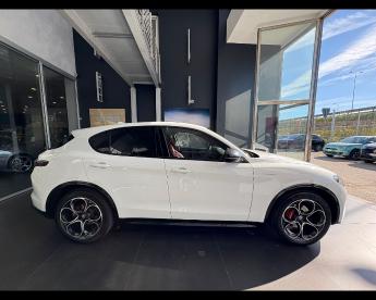 ALFA ROMEO CERTIFIED Alfa Romeo Stelvio 2023 2.2 T Veloce Q4 210cv Auto Usata - Suv Diesel Bianco - Salerno - 2398026_3