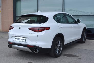 ALFA ROMEO CERTIFIED Alfa Romeo Stelvio 2020 2.0 T Business Q4 200cv Auto Usata - Suv Benzina Bianco - Desenzano Del Garda - 2405910_3