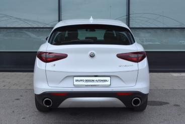 ALFA ROMEO CERTIFIED Alfa Romeo Stelvio 2020 2.0 T Business Q4 200cv Auto Usata - Suv Benzina Bianco - Desenzano Del Garda - 2405910_4