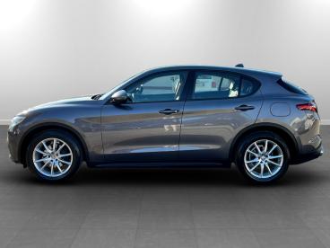 ALFA ROMEO CERTIFIED Alfa Romeo Stelvio 2017 2.2 T Executive Rwd 190cv Auto My19 Usata - Suv Diesel Grigio - Borgaro Torinese - 2407879_2