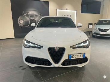 ALFA ROMEO CERTIFIED Alfa Romeo Stelvio 2.2 Turbo Diesel 160cv Sprint Usata - Suv Diesel Nero - Charvensod - 2440511_2