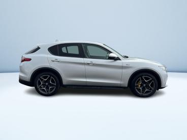 ALFA ROMEO CERTIFIED Alfa Romeo Stelvio 2.2 T Sprint Q4 190cv Auto Usata - Suv Diesel Argento - Saronno - 2463458_4