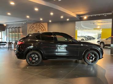 ALFA ROMEO CERTIFIED Alfa Romeo Stelvio V6 520 Cvquadrifoglio Usata - Suv Benzina Nero - Charvensod - 2484080_2