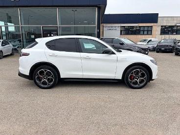 SPOTICAR Alfa Romeo Stelvio 2023 2.2 T Veloce Q4 210cv Auto Usata - Suv Diesel Bianco - Faenza - 1202497276_4