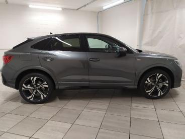 SPOTICAR Audi Q3 Sportback 40 2.0 Tdi Identity Black Quattro 193cv Usata - Suv Diesel Grigio - Cuneo - 502376866_4