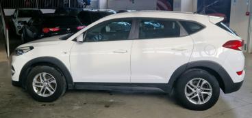 SPOTICAR Hyundai Tucson 1.7 Crdi Classic 2wd 115cv Usata - Suv Diesel Bianco - Orvieto - 602438469_3