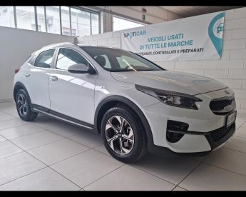 SPOTICAR Kia Ceed Cee-d Xceed 2019 Xceed 1.0 T-gdi Style Techno Pack 120cv Usata -  Benzina Bianco - Tortoreto - 502221582_1
