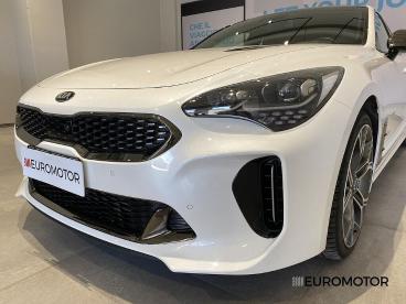 SPOTICAR Kia Stinger 3.3 T-gdi Gt Awd 370cv Auto Usata - Berlina Benzina Bianco - Modugno - 1202368488_3